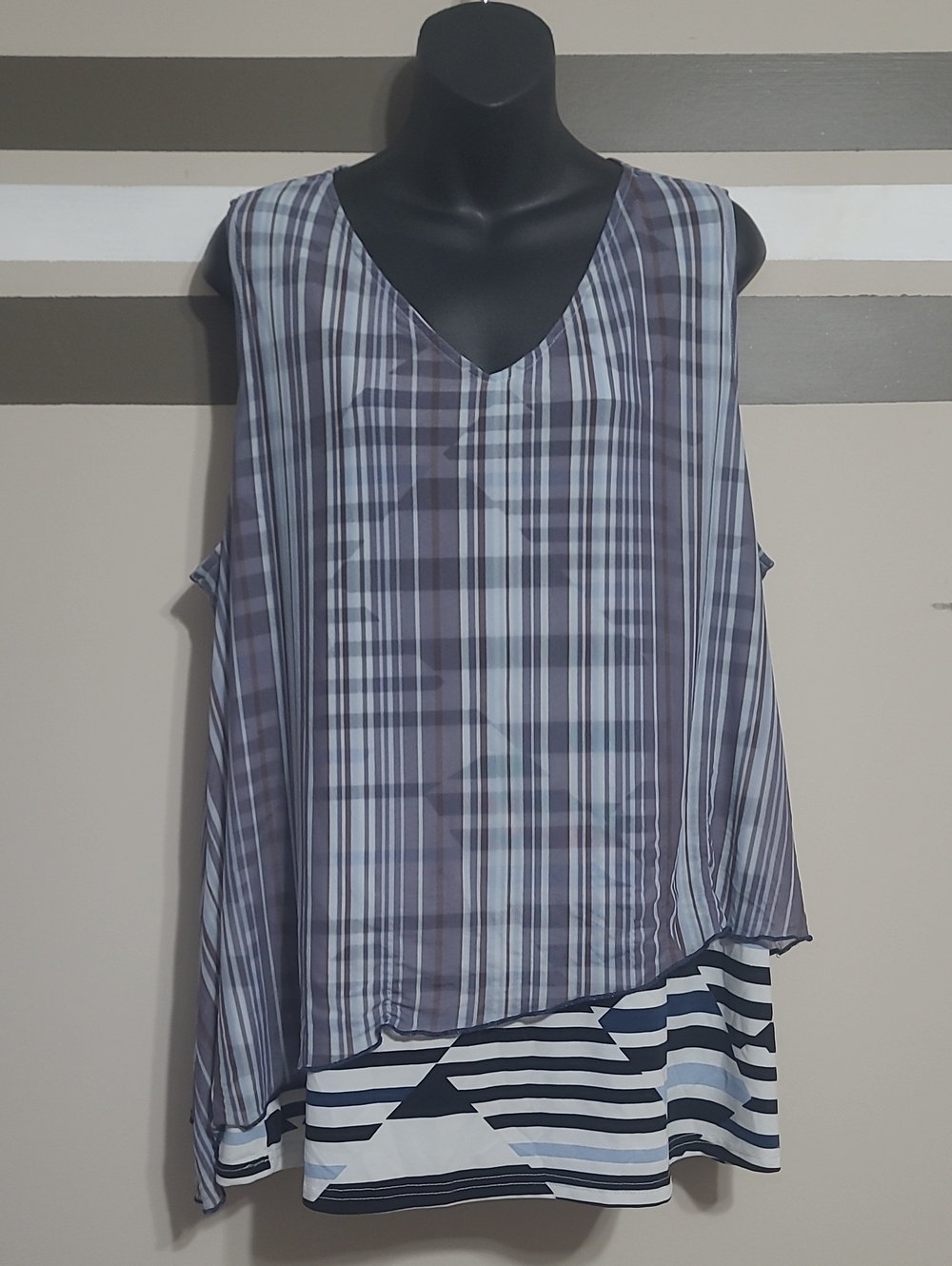 ⭐️Le Grenier Blue/Grey Plaid & Striped Sleeveless Layered V-Neck Tunic Top Sz XL